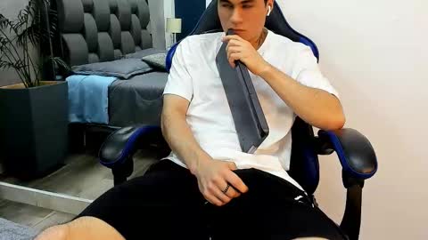 Roan Birkin online show from November 5, 9:28 pm