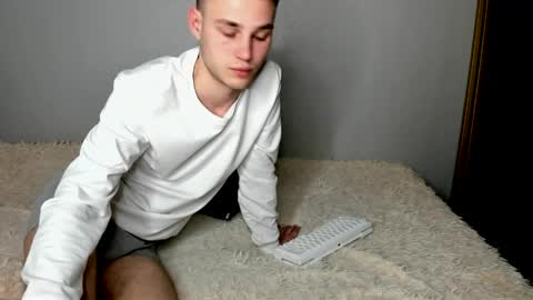 robert10211 online show from April 12, 8:29 am