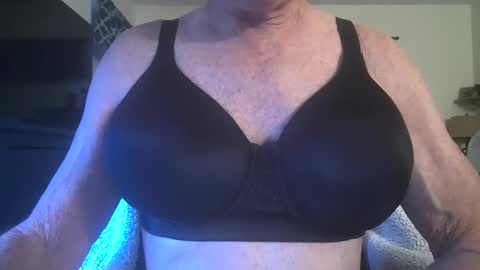 Snapshot of robert45556 chatting on September 25, 8:05 pm robert online show from September 25, 8:05 pm