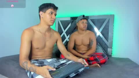 Robert Miller And Mael Thompson  online show from April 2, 12:29 am