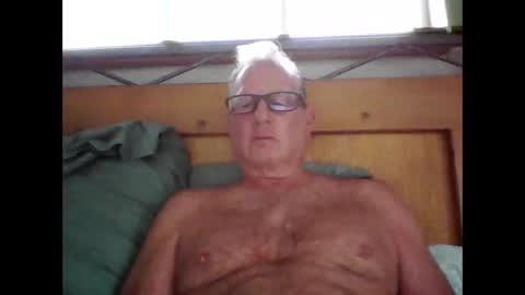 robo0000 online show from April 13, 2:43 pm