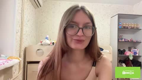 robynsentinella online show from February 7, 4:48 am