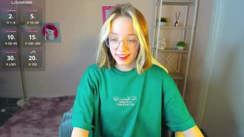 Snapshot of rockett_bunny chatting on September 24, 12:06 am Rockett online show from September 24, 12:06 am