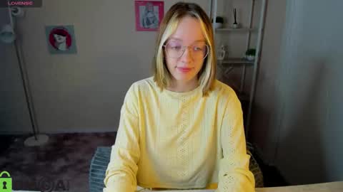Snapshot of rockett_bunny chatting on October 9, 1:55 am Rockett online show from October 9, 1:55 am