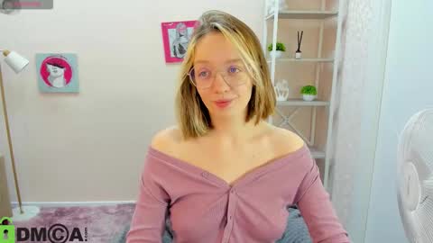 Snapshot of rockett_bunny chatting on October 15, 1:09 am Rockett online show from October 15, 1:09 am