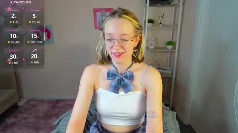 Snapshot of rockett_bunny chatting on September 28, 12:08 am Rockett online show from September 28, 12:08 am