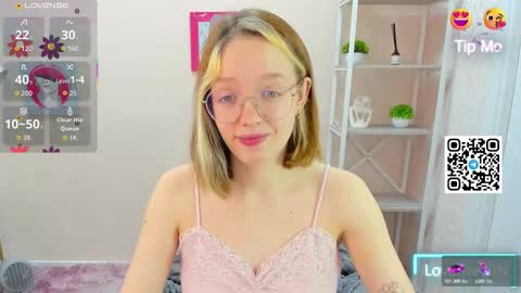 Snapshot of rockett_bunny chatting on October 20, 1:32 am Rockett online show from October 20, 1:32 am