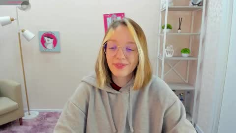 Snapshot of rockett_bunny chatting on October 14, 1:08 am Rockett online show from October 14, 1:08 am