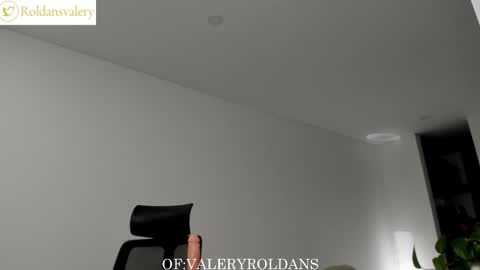 Snapshot of roldansvalery chatting on October 25, 5:19 am Valery Roldans online show from October 25, 5:19 am