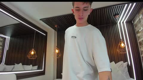 twink juli online show from February 26, 1:46 am