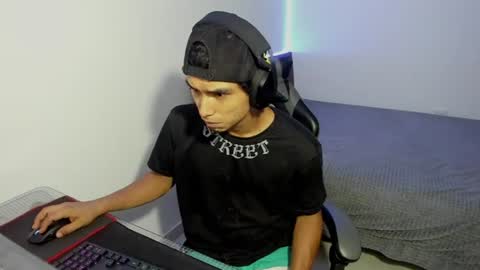 rolito18cm online show from July 19, 8:22 pm