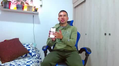 rolos_hot32 online show from November 24, 1:10 pm