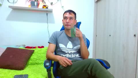 rolos_hot32 online show from January 15, 2:26 pm
