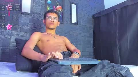 Snapshot of romancartier_ chatting on September 9, 6:24 am Roman Cartier online show from September 9, 6:24 am