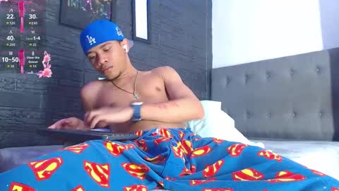 Snapshot of romancartier_ chatting on October 17, 11:25 am Roman Cartier online show from October 17, 11:25 am