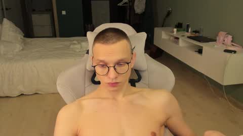 Snapshot of romeo_mercy chatting on February 10, 5:14 am Romeo online show from February 10, 5:14 am