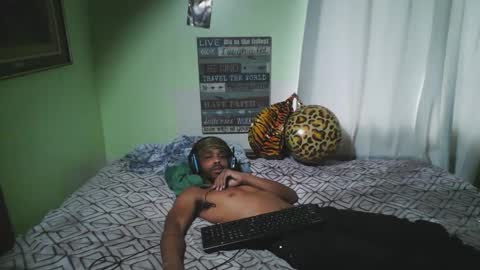Snapshot of romeotyn chatting on September 24, 6:47 pm romeotyn online show from September 24, 6:47 pm