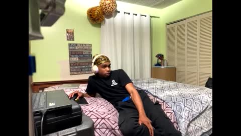 Snapshot of romeotyn chatting on February 26, 3:25 am romeotyn online show from February 26, 3:25 am