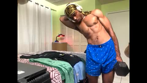 Snapshot of romeotyn chatting on February 26, 10:15 pm romeotyn online show from February 26, 10:15 pm