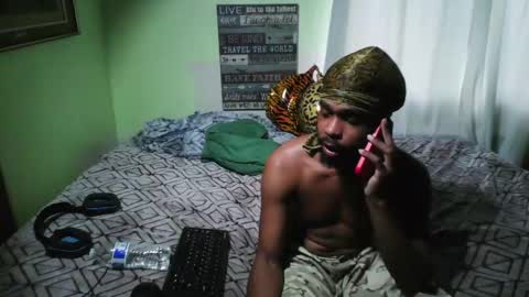 Snapshot of romeotyn chatting on September 25, 6:48 pm romeotyn online show from September 25, 6:48 pm