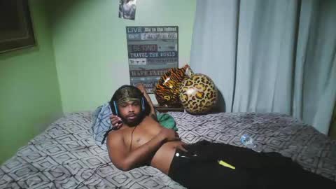Snapshot of romeotyn chatting on September 18, 4:27 am romeotyn online show from September 18, 4:27 am