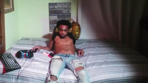 Snapshot of romeotyn chatting on October 14, 12:46 am romeotyn online show from October 14, 12:46 am