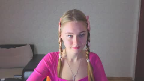 rosalina online show from November 20, 7:40 am