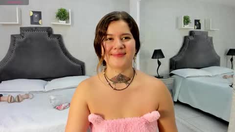 Snapshot of rosalinegrey chatting on October 13, 7:21 am Rosaline Grey online show from October 13, 7:21 am