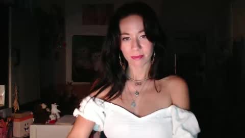 Snapshot of roselynsun chatting on October 8, 6:36 pm Rose online show from October 8, 6:36 pm