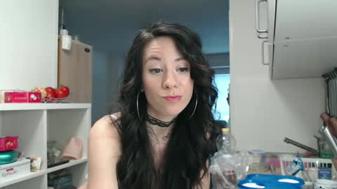 Snapshot of roselynsun chatting on February 14, 1:08 pm Rose online show from February 14, 1:08 pm