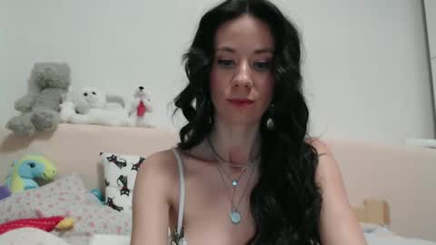 Snapshot of roselynsun chatting on January 18, 11:33 pm Rose online show from January 18, 11:33 pm