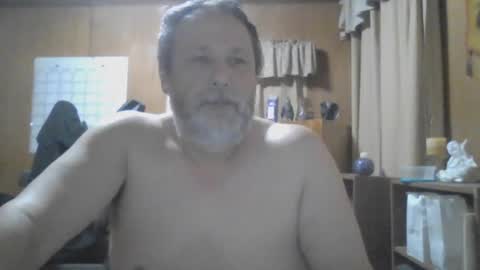 Snapshot of rosepanda chatting on February 4, 11:38 am Lost4gain online show from February 4, 11:38 am