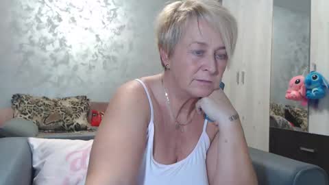 Lovepinklilly online show from October 27, 6:19 pm