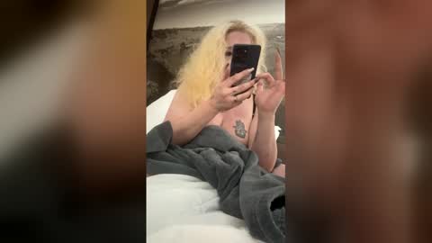 rosieleebrown online show from April 2, 2:30 am