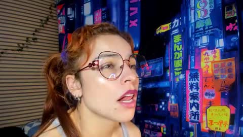 Snapshot of rosse_25 chatting on February 21, 8:38 pm Would you like to help me with supplementation and sports suits so I can compete in powerlifting online show from February 21, 8:38 pm