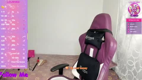 ROSSE DEMOND  online show from June 16, 11:31 pm