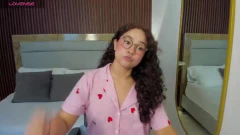 rossie_lanie_ online show from April 13, 7:29 pm