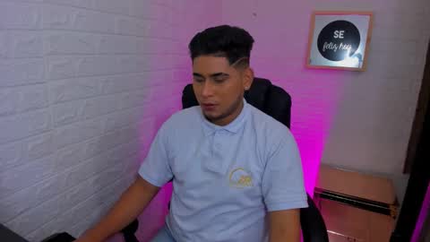 roswall25 online show from January 16, 6:44 am