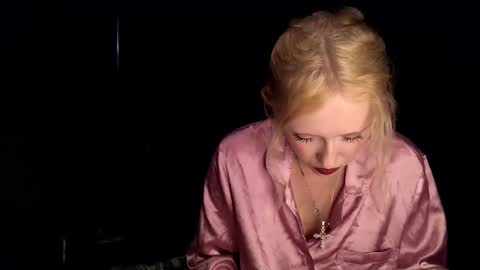 Snapshot of rosy_petal chatting on October 11, 10:09 am rosy_petal online show from October 11, 10:09 am