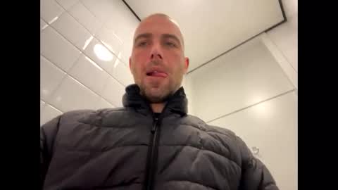 rotteei1 online show from October 14, 8:17 am