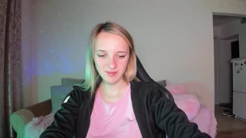 Snapshot of rousereed chatting on October 5, 6:33 am Rouse online show from October 5, 6:33 am