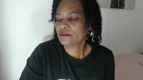 luxa online show from April 18, 2:08 pm