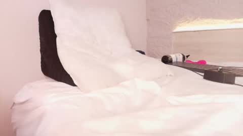 Snapshot of rouss_witt chatting on February 13, 11:37 pm Rouss online show from February 13, 11:37 pm