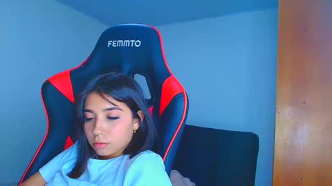 rousse_violet online show from November 11, 12:57 am