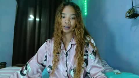 roxanne_98 online show from March 21, 4:07 am