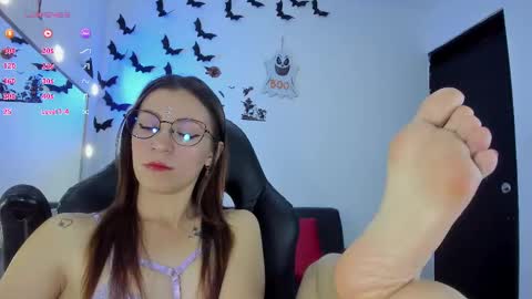 Snapshot of roxanne_jones1 chatting on October 13, 8:44 pm roxanne online show from October 13, 8:44 pm