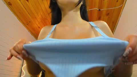 Snapshot of roxanne_tay chatting on January 6, 10:58 pm roxanne_tay online show from January 6, 10:58 pm