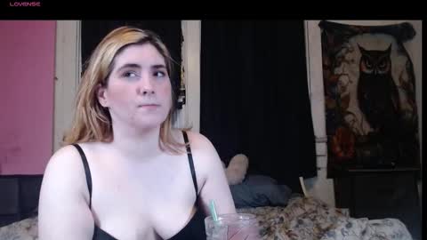 Snapshot of roxanneroulette chatting on October 17, 5:11 am Silver online show from October 17, 5:11 am