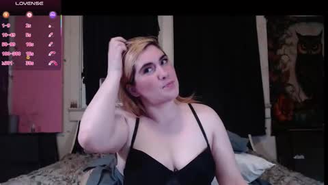 Snapshot of roxanneroulette chatting on October 19, 3:55 am Silver online show from October 19, 3:55 am