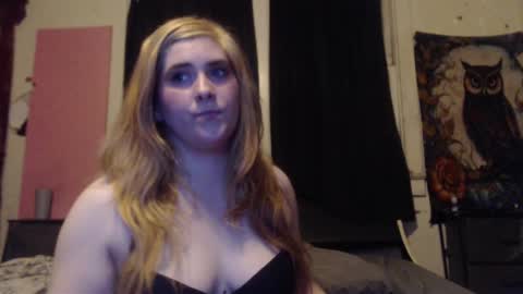 Snapshot of roxanneroulette chatting on September 12, 1:40 am Silver online show from September 12, 1:40 am